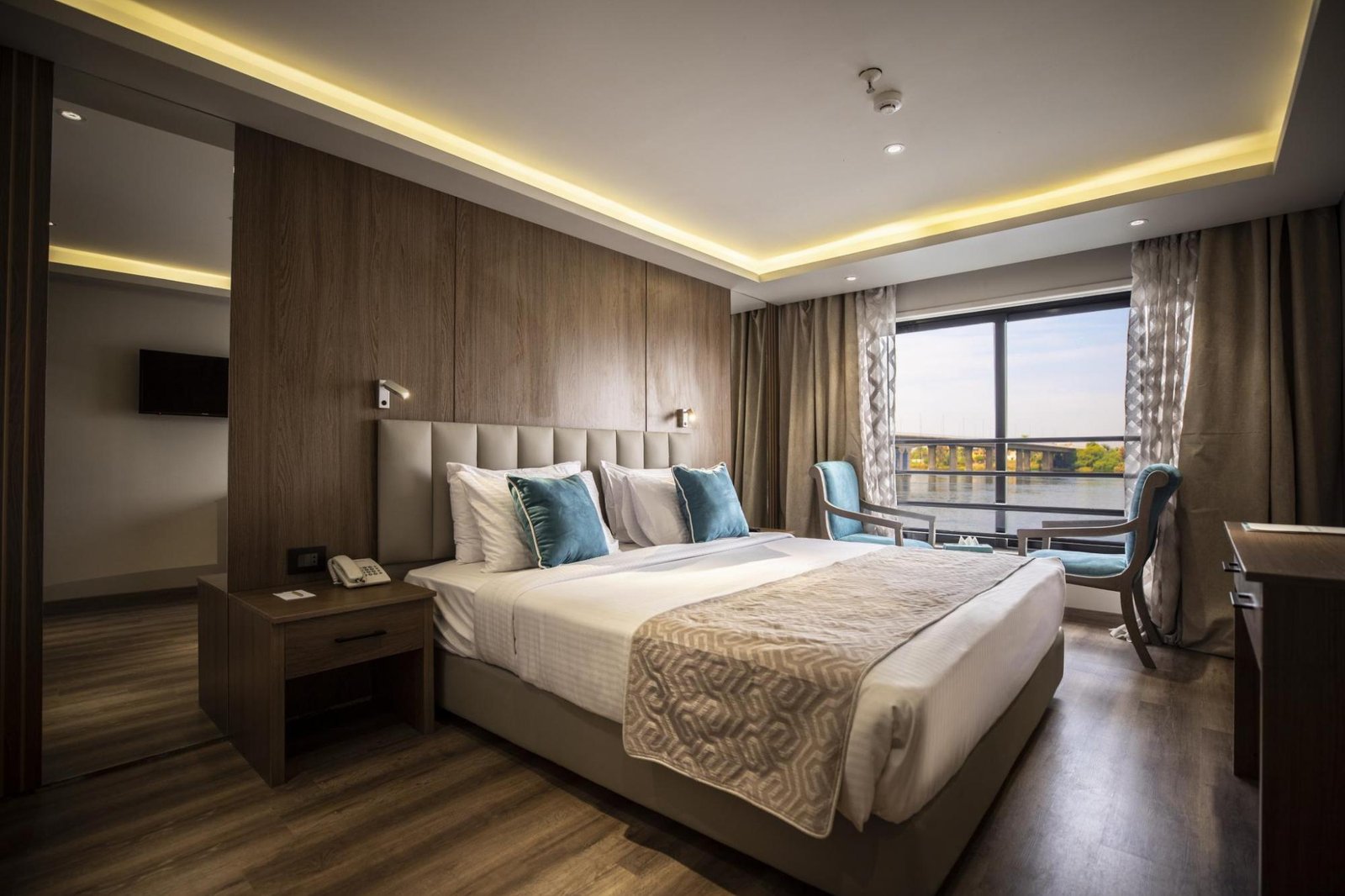 1. Standard Cabin King