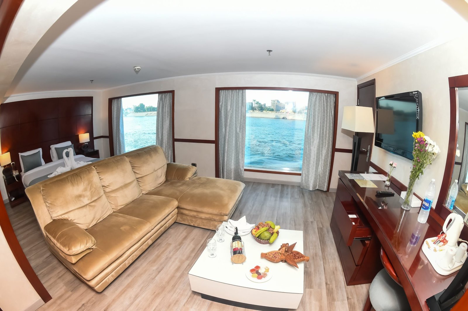 roay-king-1-2048x1361