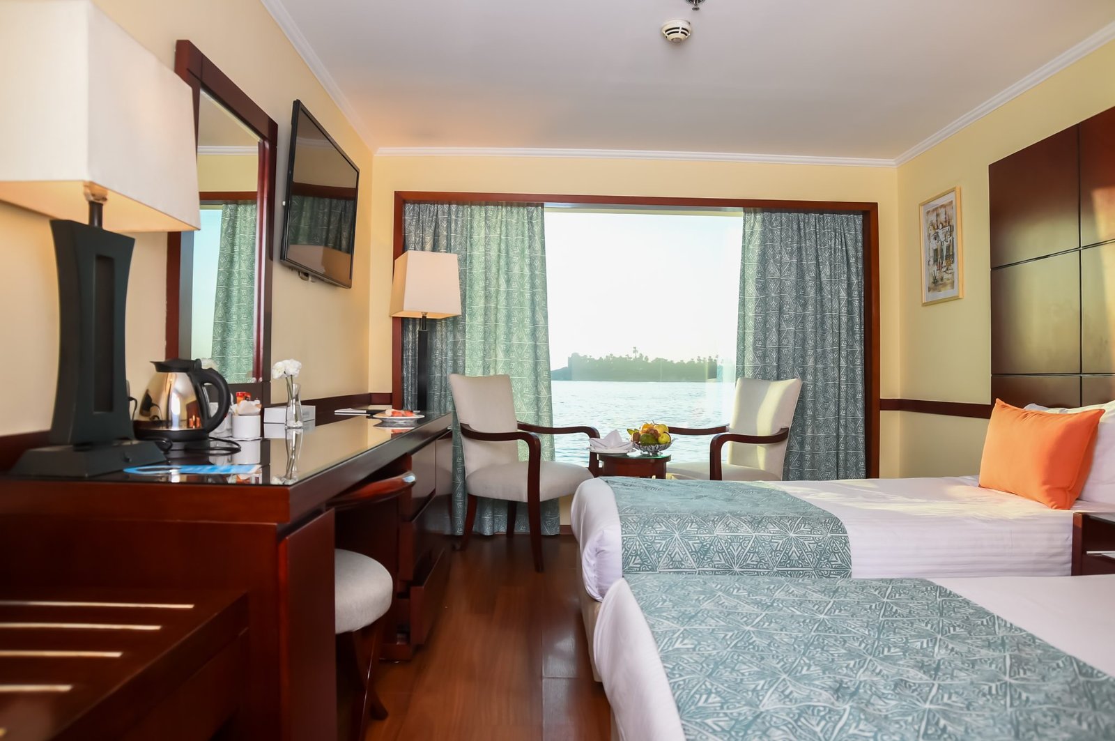 standard-twin6-2048x1361