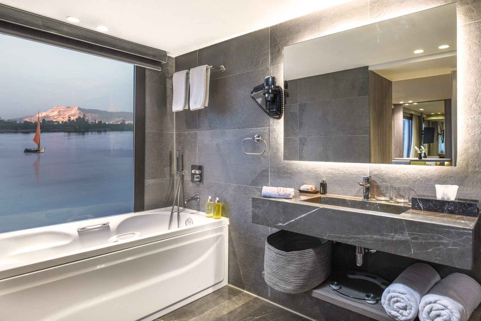 527541_Royal_Suite_3_-_Copy